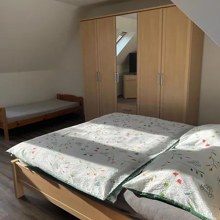 Podkrovni Se Spolecnym Bazenem Apartman