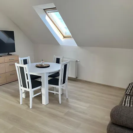 Podkrovní Se Společným Bazénem Apartmán