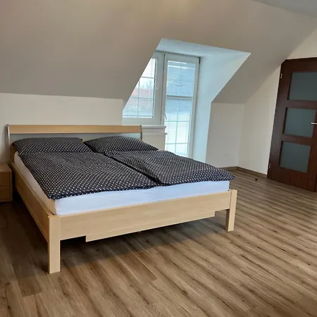 Podkrovni Se Spolecnym Bazenem *