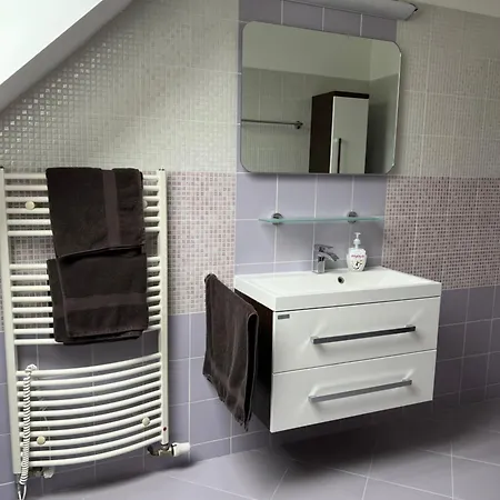 Podkrovní Se Společným Bazénem