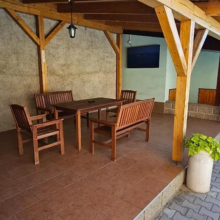 Apartman Podkrovni Se Spolecnym Bazenem