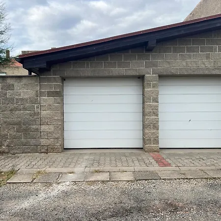 Podkrovni Se Spolecnym Bazenem Διαμέρισμα Zlonice