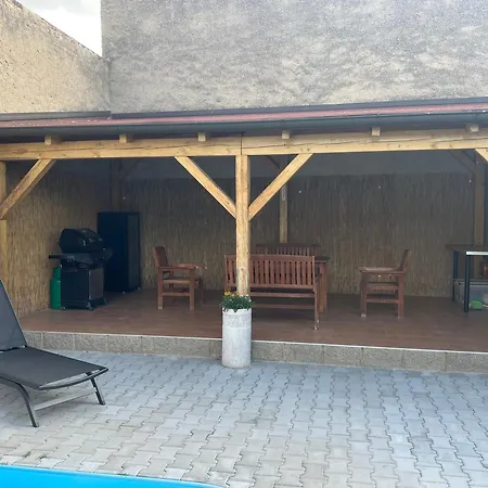 Podkrovni Se Spolecnym Bazenem