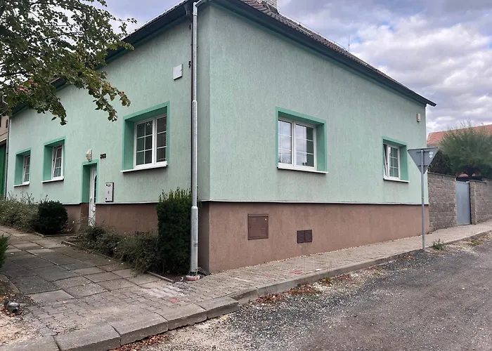 Διαμέρισμα Podkrovni Se Spolecnym Bazenem Zlonice