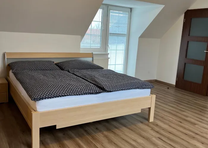 Podkrovni Se Spolecnym Bazenem *