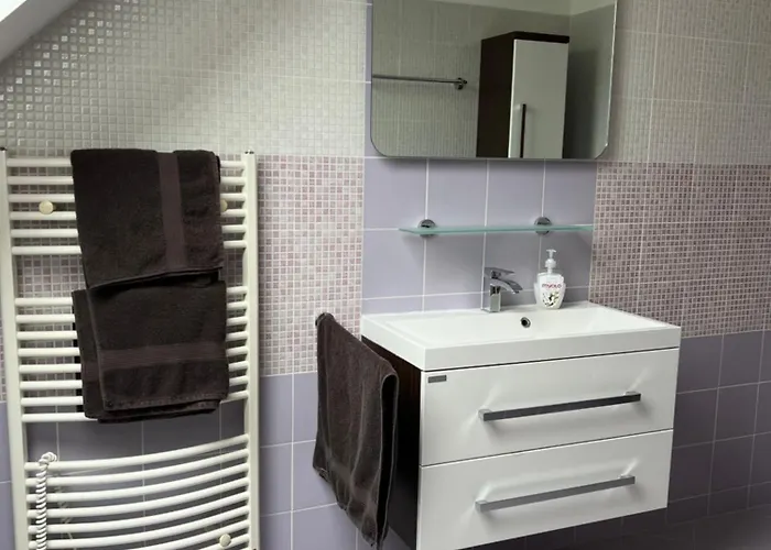 Podkrovni Se Spolecnym Bazenem