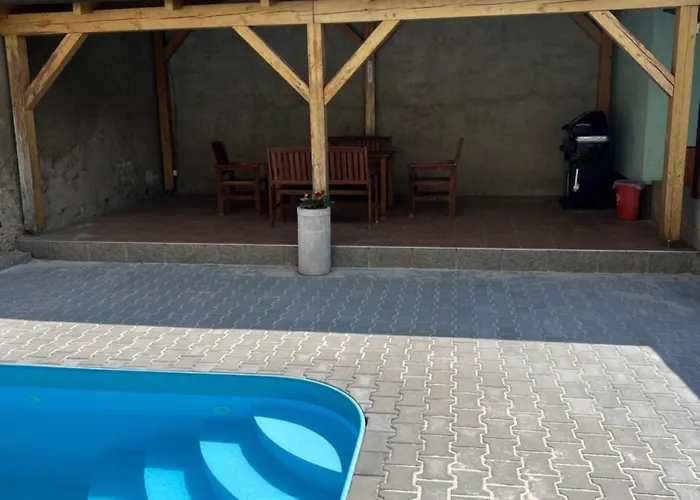 Podkrovni Se Spolecnym Bazenem *