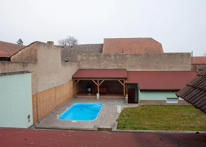 Podkrovni Se Spolecnym Bazenem *