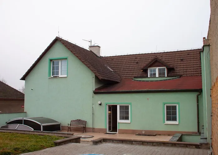 Podkrovni Se Spolecnym Bazenem *