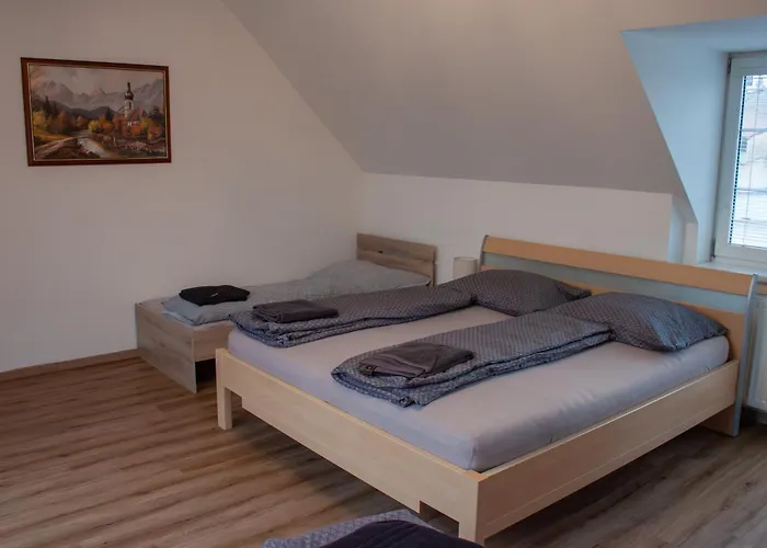 Podkrovni Se Spolecnym Bazenem Διαμέρισμα Zlonice